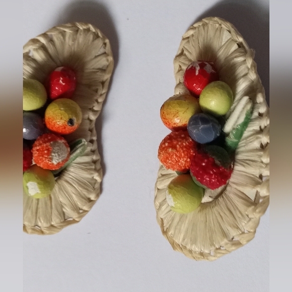 *RARE* Made In West Germany Horn of Plenty Fruit Basket 1940's Clip-on Earrings - Picture 2 of 5